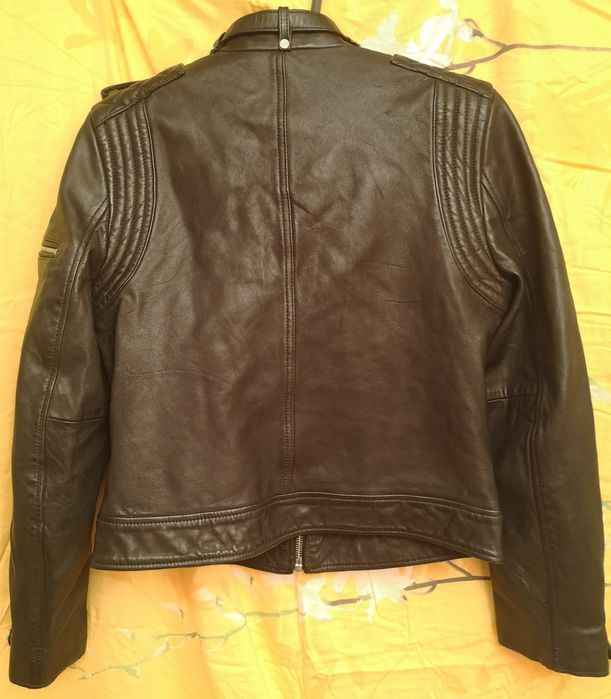 Jacheta de piele, Neagra