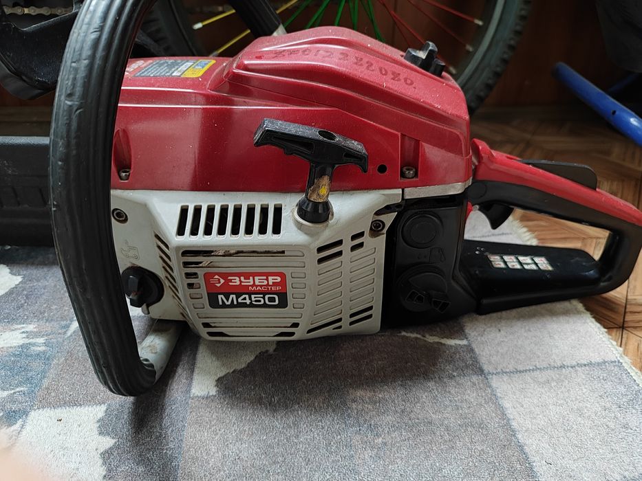 Продам бензопилу Зубр