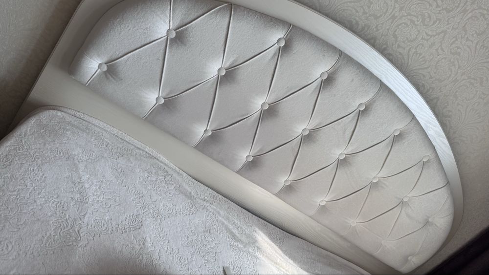 Продам двуспальную кровать