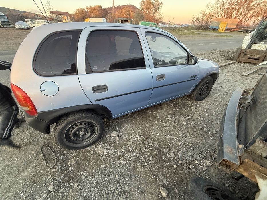 Опел корса 1.4 60 кс 1994 г на части автоматична кутия