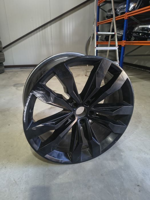Jantă Originală VW Touareg R21 Suzuka OEM – Negru Lucios – 1 Bucată cod 760 601 025 D