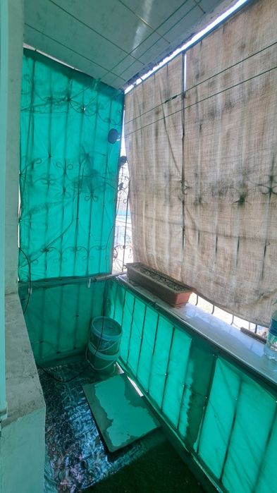 Чирчик шахар 
8-микрораён изуми ёнида 
#1-хона 2-етаж
Квартира ижа