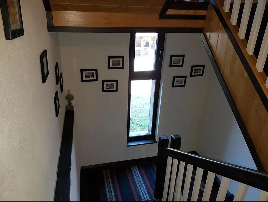 Дава се под наем Къща в Разлог - 180 кв.м за 229.5 € - Снимка #2