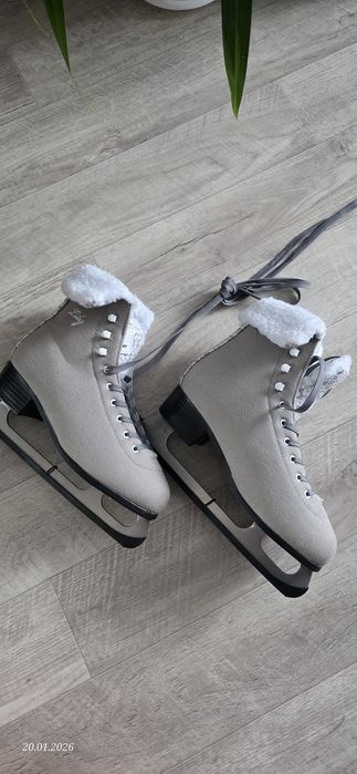 Продам женские коньки