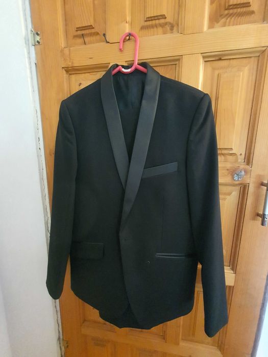 Costum elegant Kulcsarconf, purtat o singura data