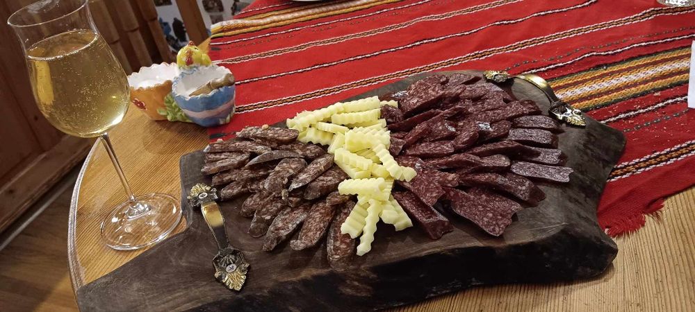 Плата от естествено дърво.