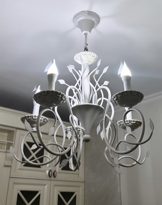 Керемет люстралар сатылады.