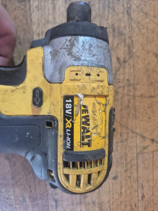 Filetanta cu impact DEWALT DCF 885 18V