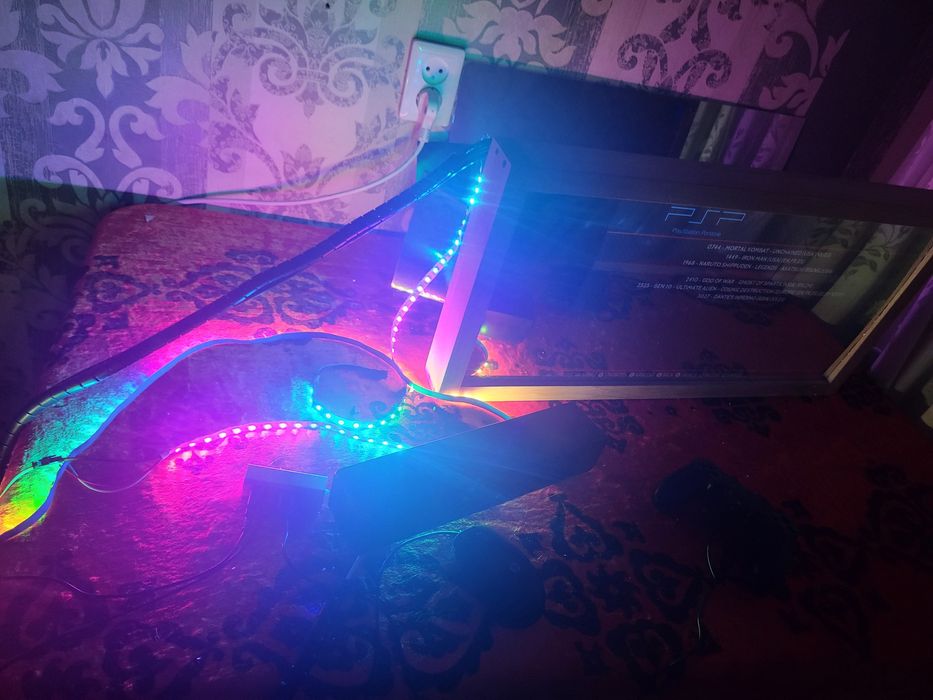 Продам умное зеркало, электрогитару и принтер