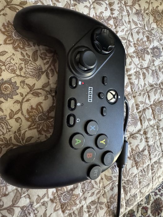 Vând controller HORI Fighting Commander Octa, compatibil cu Xbox Series X/S, Xbox One și PC