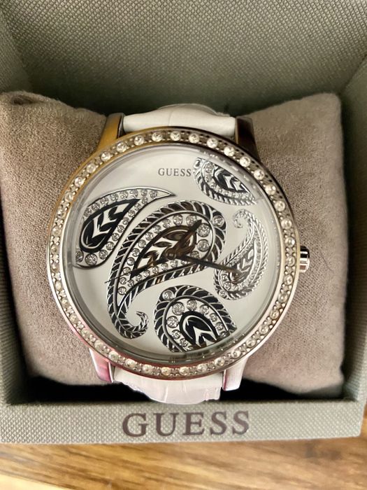 Guess - оригинален часовник / намален/