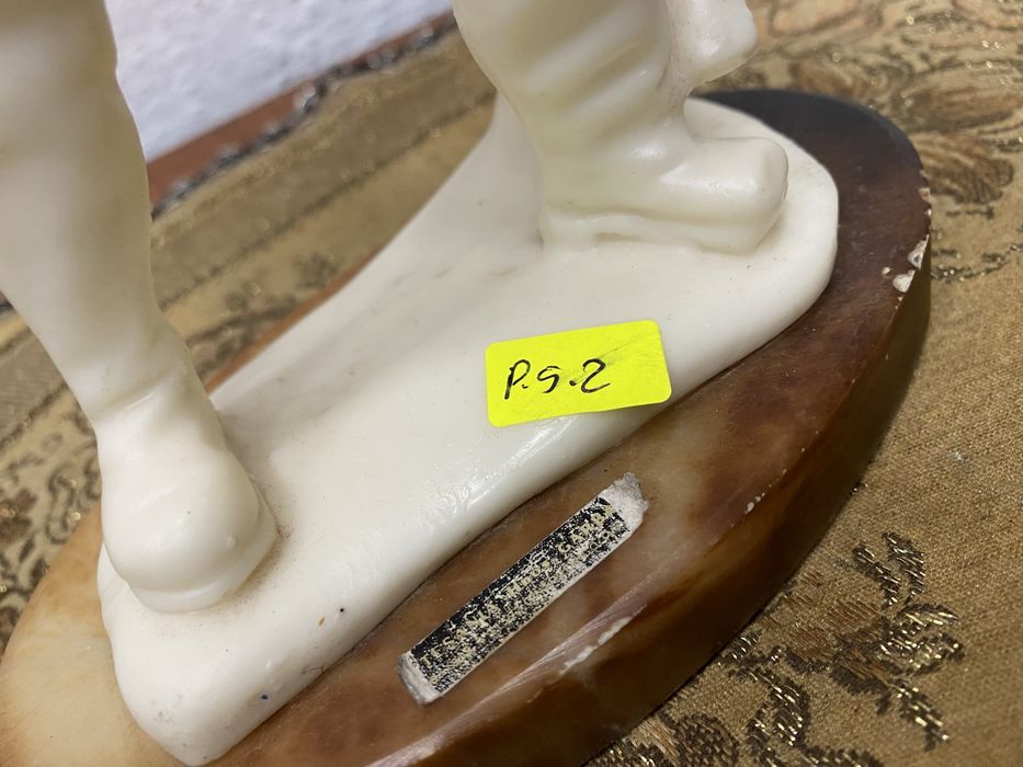 Стара италианска фигура от алабастър