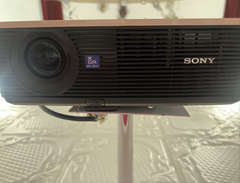 Videoproiector SONY VPL-EX4