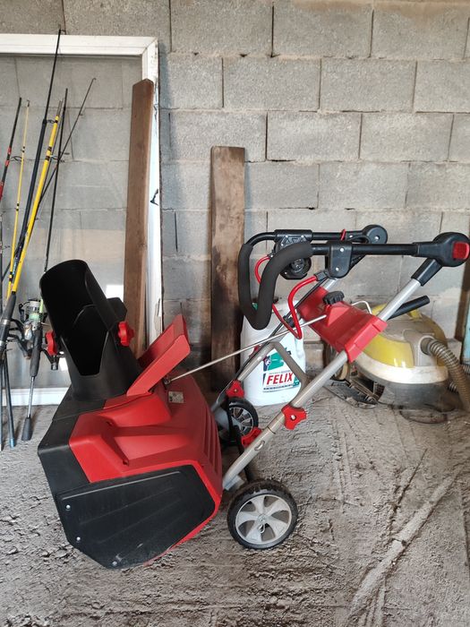 Продам Снегоуборщик