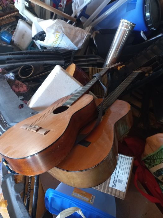 Chitară  cobza  etc