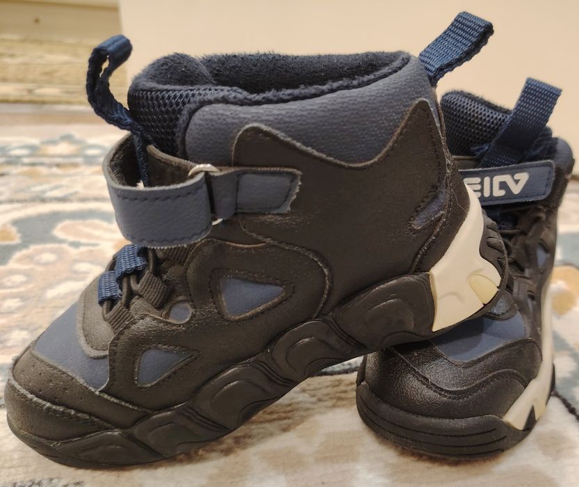 Продам осень весна детские ботинки