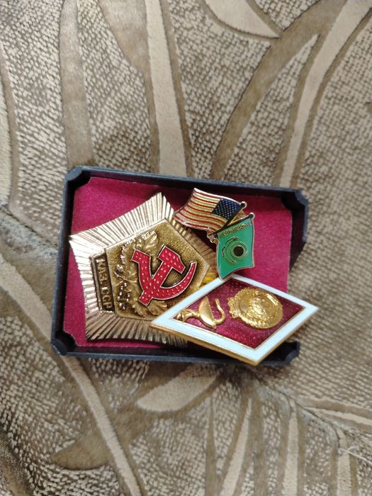 Продам значки СССР