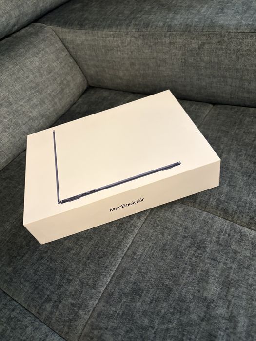 Apple MacBook Air 13” (M4), цвят Midnight