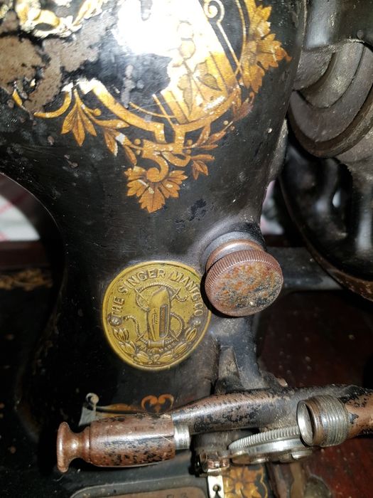 Продавам  стара колекционерска,антична шевна машина Singer