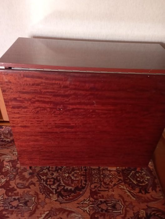 Стол  полированный