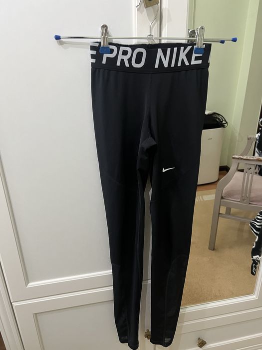 Спортивные леггинсы Nike