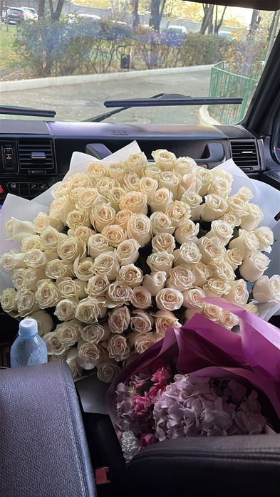 Продам шикарный букет из белых роз