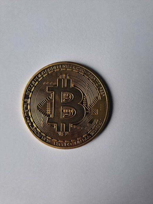 Монети Биткойн, Етериум и сувенирни от Китай.