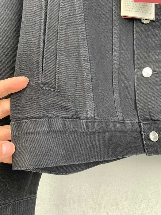 Gucci Denim Kurtka Zestaw. Setul acesta de denim este realizat din