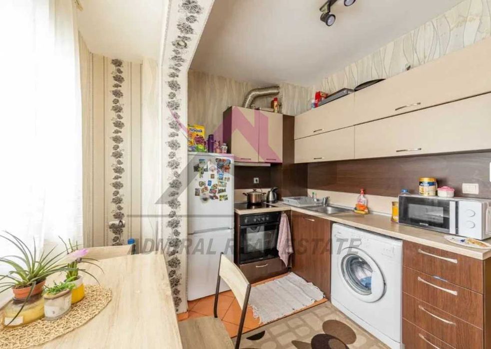 Дава се под наем Тристаен апартамент в Варна, Базар Левски - 65 кв.м за 400 € - Снимка #2