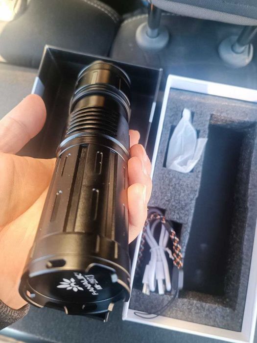 Супер мощный Фонарик 10000 мАч Фонарь -освещение 1 км. FENALIKE KM297J