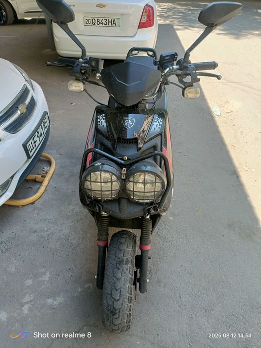 Skuter 150 kub,holati tiniq.hech qanday aybi yóq,yangidek yili 03.2025
