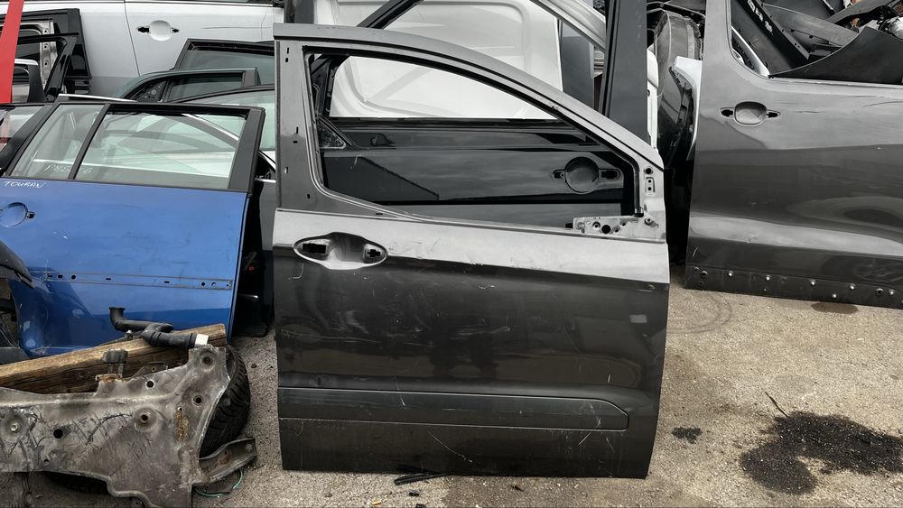 Предна дясна и задна лява Врата Ford Courier 2018г