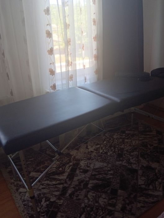 Vând masă de masaj , de culoare neagră,. Mai multe detalii la numărul 0758378728