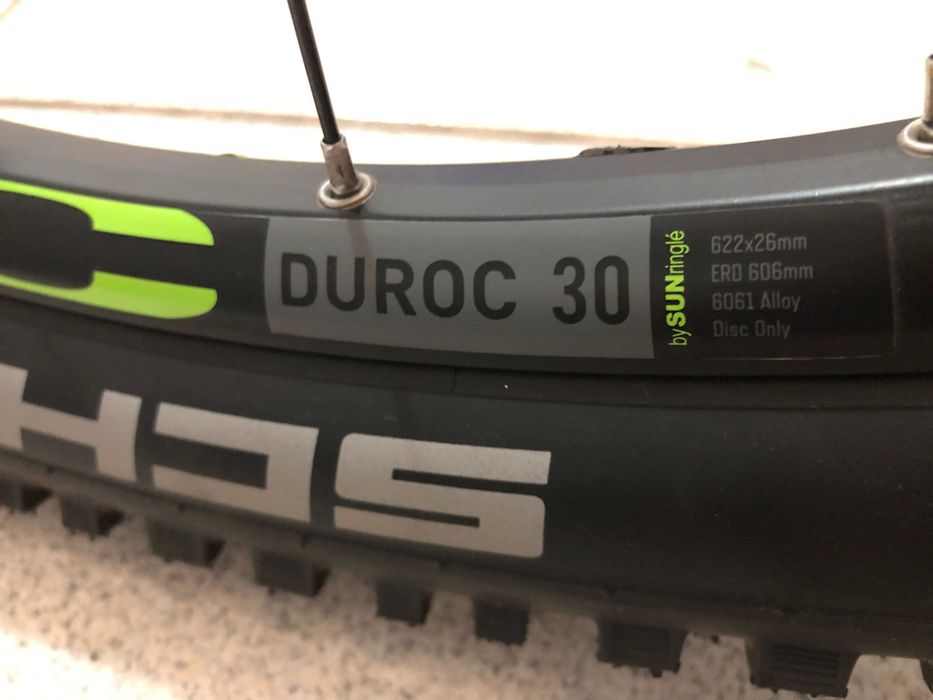 Vand set roti MTB 29 inch thru axle boost complete in stare foarte buna.