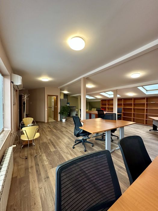 Офис под наем, център, след ремонт