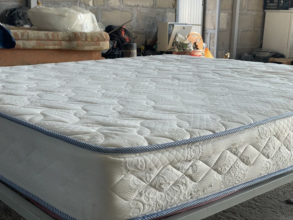 Продам матрац в отличном состоянии