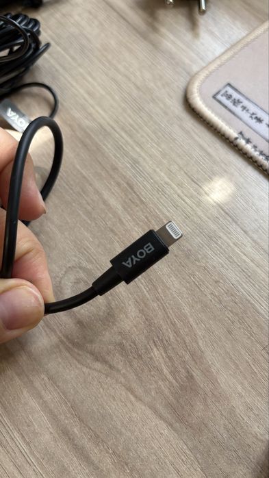 Продам петличку Boya