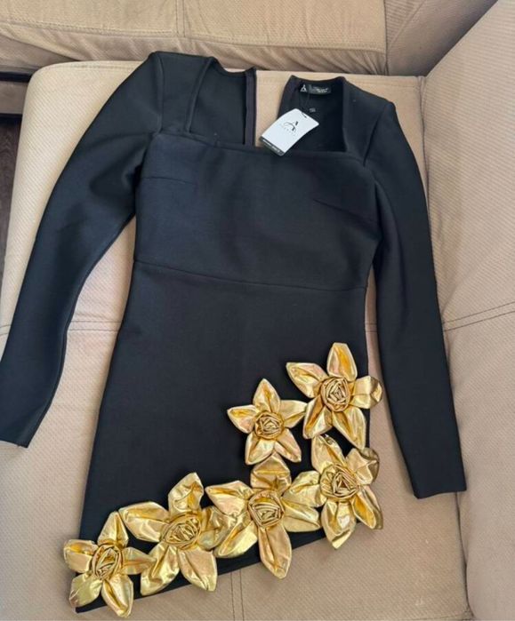 Черна къса рокля с цветя