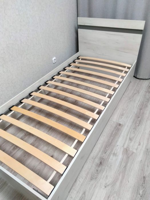 Продам кровать с матрасом
