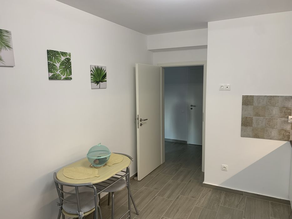 Proprietar inchiriez apartament 3 camere +loc parcare sanpetru brasov