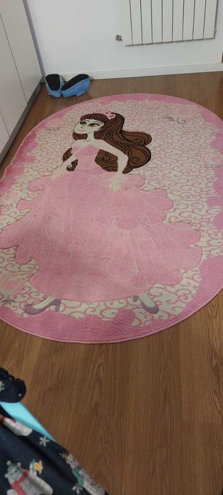 VAND COVOR - camera fete