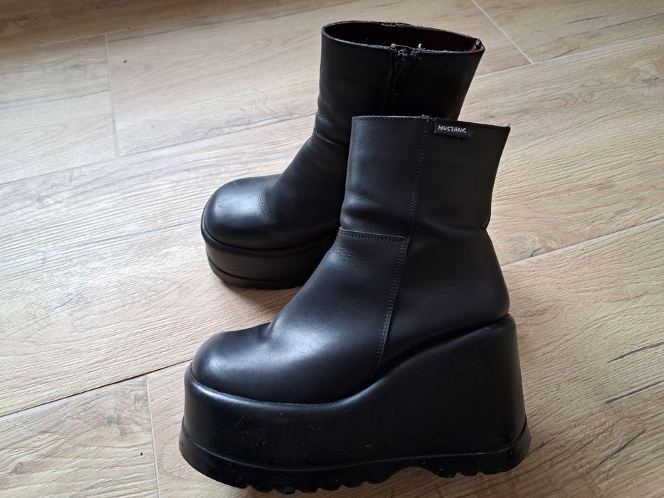 Боти с платформа на Mustang