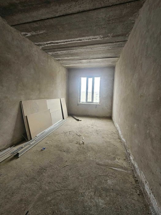 1 хоналик  квартира 5 кават янги лифтлик дом, 6 микр, чинар малл