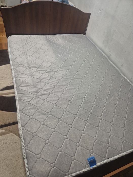 Кровать в хорошем состоянии