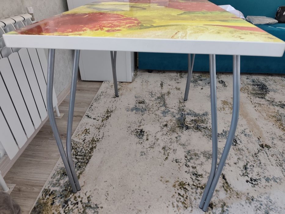 Продам стол кухонный