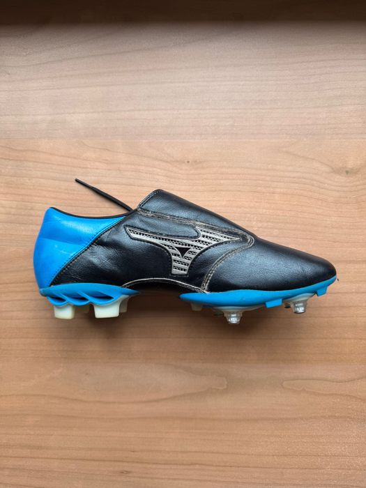 Футболни обувки Mizuno размер 42 (270 см.)