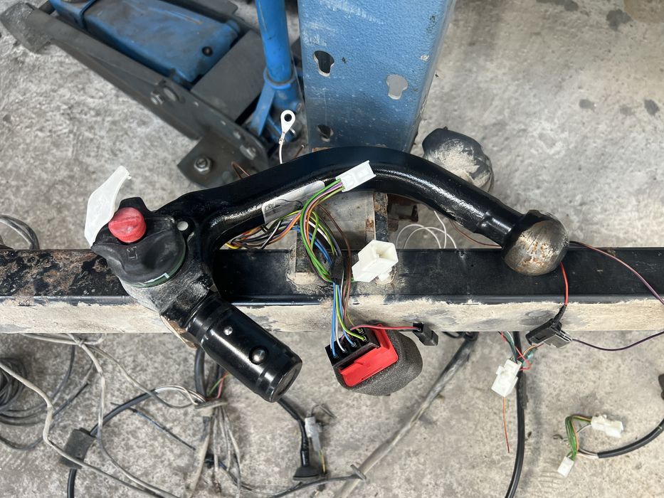 Carlig cui remorca complet original Mazda 5 2005-2011 Se ofera factura si garantie!