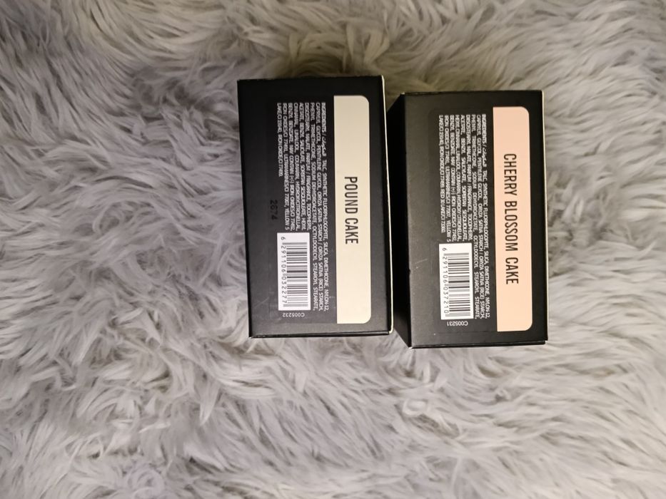 Pudră Huda Beauty 2 nuanțe