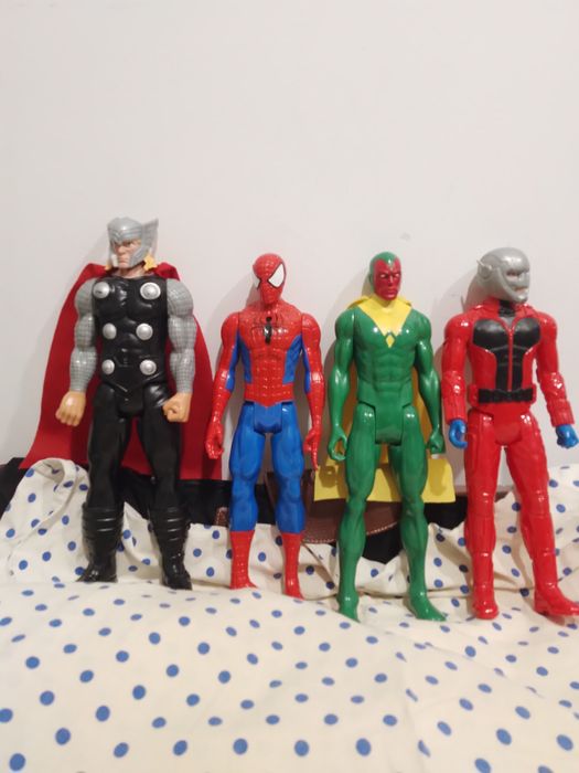 Игрушки мстители разные