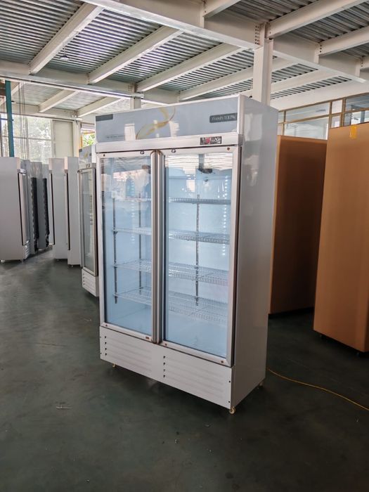 Витринный холодильник для магазина